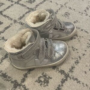 Toddler Veja Silver boots with Velcro Straps and cozy lining